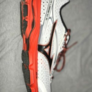 men’s mizuno running shoes